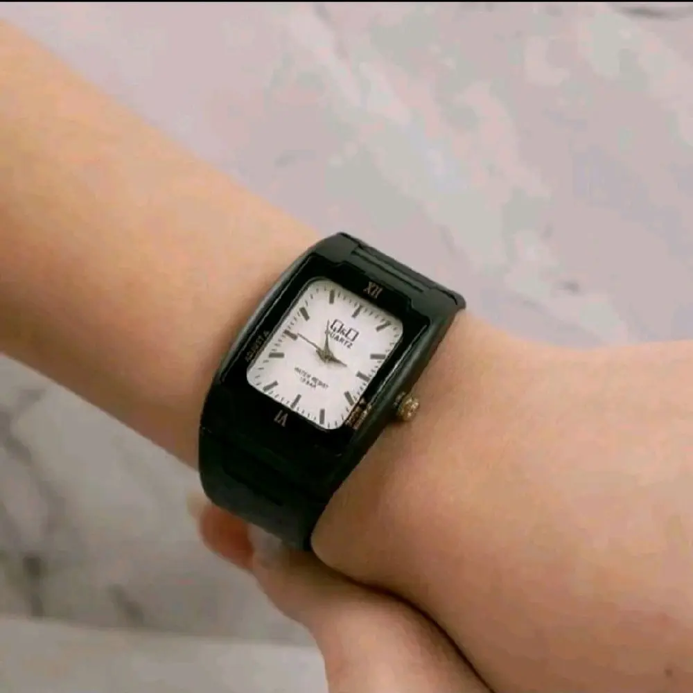 Hitam Dlm putih Pria