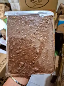 COKLAT BLOK 350GR ISI KACANG METE & ALMOND/