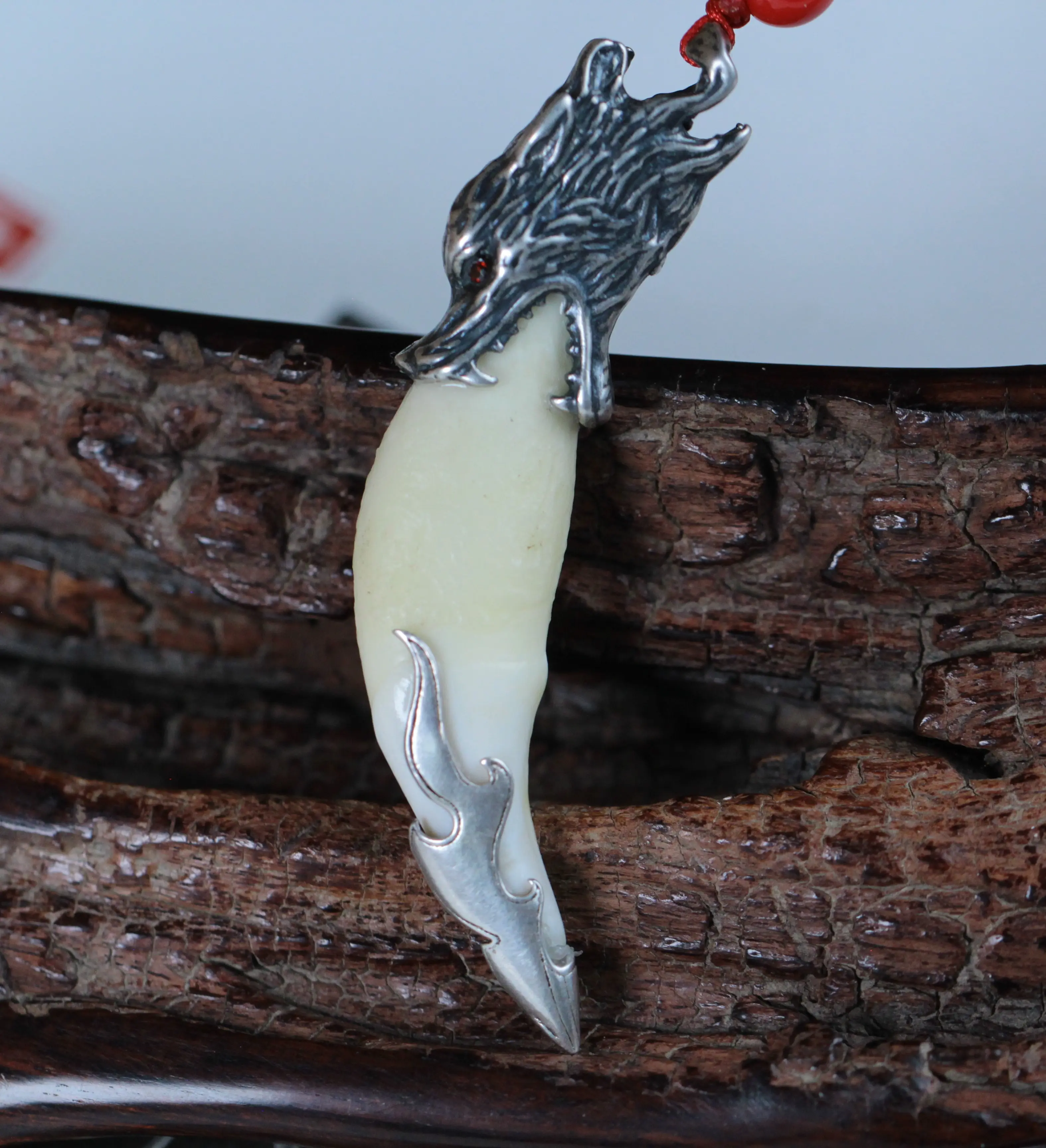 Wolf tooth necklace men's real black dog tooth pendant retro domineering personality sweater accessories This year couple jewelry trend