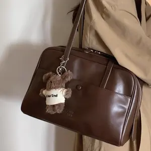 Tas Bergaya Retro dengan Kualitas Terbaik, Gantungan Beruang Tambahan