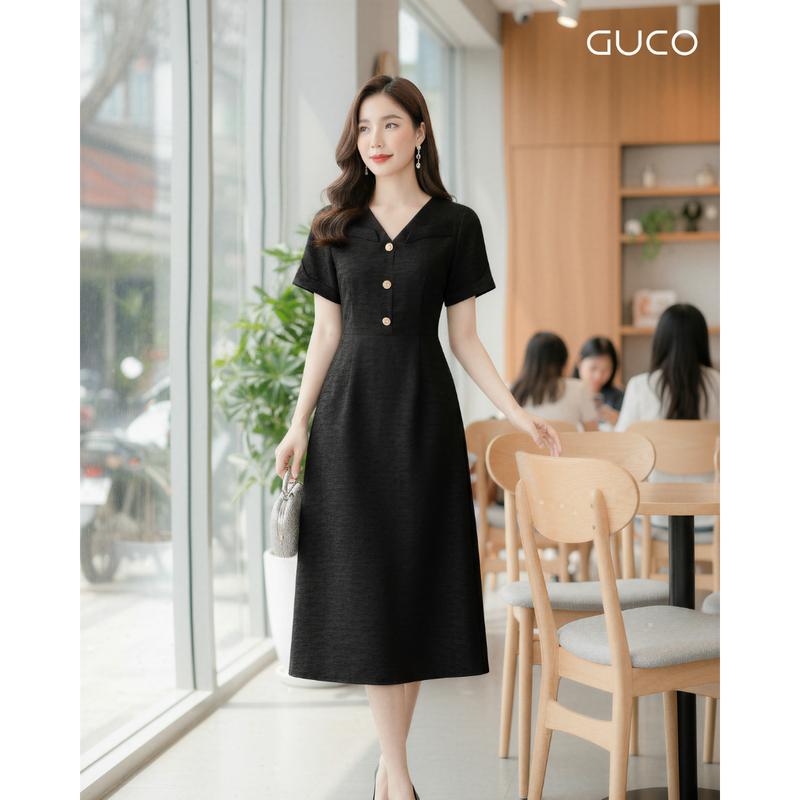  GUCO Đầm Dáng A Taffta Cổ Tim Đính Nút Màu Đen 5020 Chất Liệu Vải Tafta Cao Cấp May 2 Lớp Có Túi 