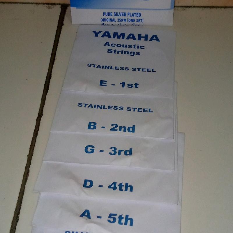 SENAR GITAR YAMAHA BIRU DENGAN TARIKAN HINGGA 33 1