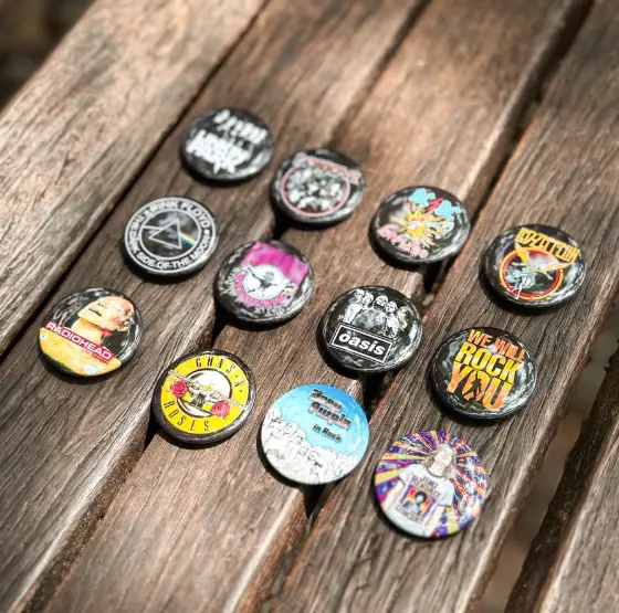 Pin Peniti/Bross Band Aestetic 1 Lusin/12pcs penitik band murah aestetic, rock, skena, murah, lengkap, kece