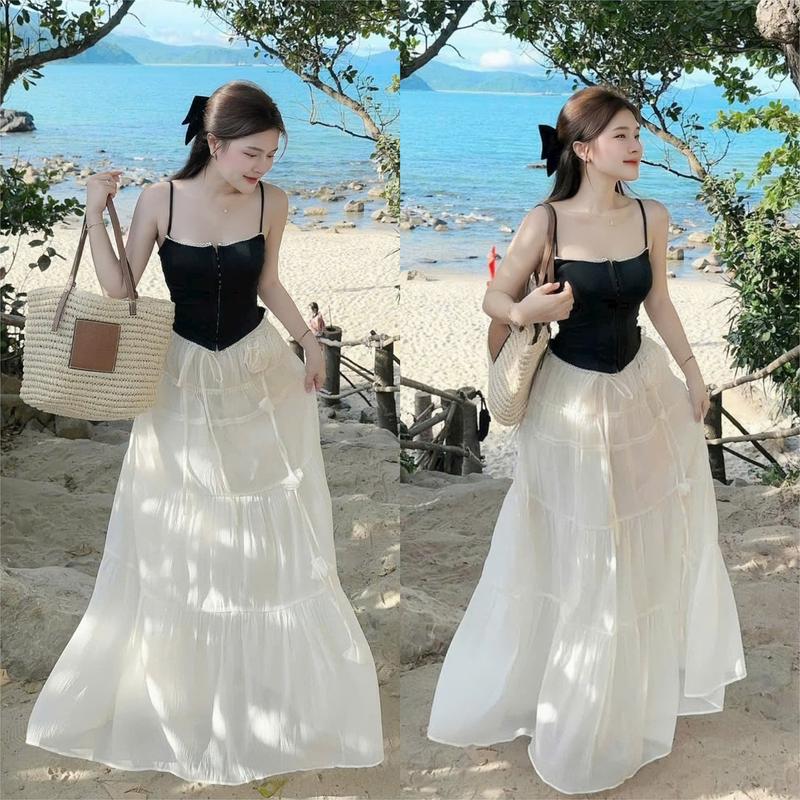 Set đồ nữ áo 2 dây phối viền ren khóa kéo trước, thân sau moking kèm chân váy tơ dài xòe 2 lớp đính bông sang chảnh dành cho các nàng diện đi chơi.