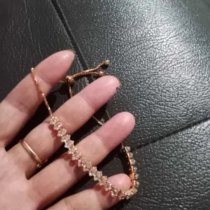 【BUY 1 GET 1】Cincin dan Gelang Zirkon Simpel Warna Emas Mawar Penuh Berlian Geometris Cocok untuk Sehari-hari Pesta Hadiah Pernyataan Cinta CHICCO Adjustable Aksesoris anti luntur anti perubahan warna Garansi 1 Tahun gelang tangan 142 SL11