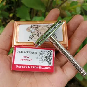 Safety Razor Box gagang besi & box dus bonus silet tiger 10pcs Cukur Kumis