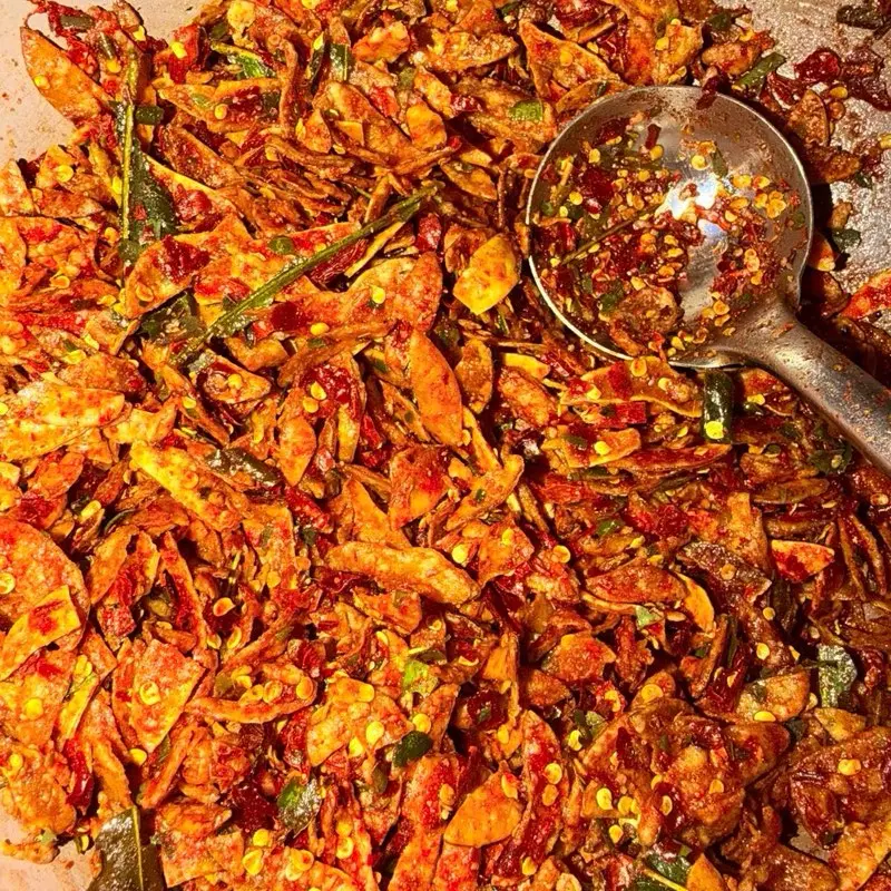 KERIPIK JENGKOL CRISPY CEMILAN PEDAS DAUN JERUK by nakha