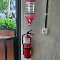 Gambar Gantungan APAR Tonata / Bracket Gantung Tabung Pemadam Api / Aksesoris APAR Safety / Sparepart Satuan Gantungan APAR / Dudukan Gantung Fire Extinguisher / Perlengkapan Instalasi Pemadam Kebakaran / Gantungan APAR untuk Berbagai Kapasitas Tabung 3–12 Kg dari Tonata Indonesia Kab. Tangerang 5 Tokopedia