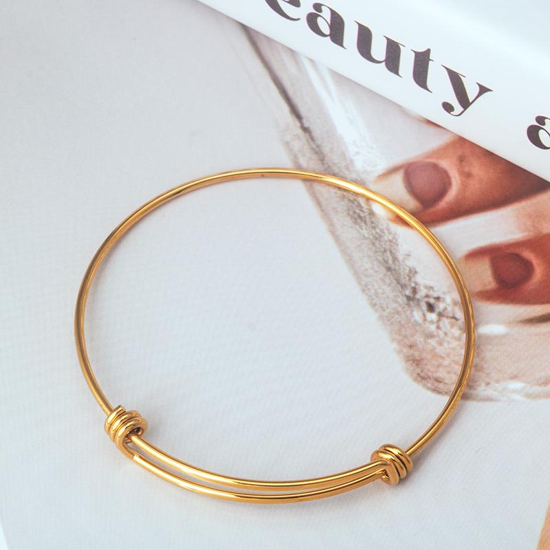 Product Introduction of Stainless steel cross-border French style simple temperament fashion versatile push-stretch adjustable coil bracelet 5