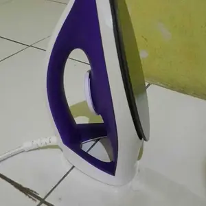 Philips Setrika Kering Diva GC122 - Tapak Non-Stick Ujung runcing dengan alur kancing, seterika, seterika philips, gosokan baju, strika, gosokan baju philips, setrika pakaian, setrika terbaik