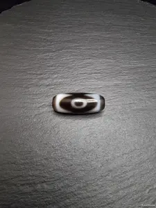 Batu Akik DZI High Oil Tiger Fang 3 Mata Blessed Tibet Wealth Stone 27mm E2777