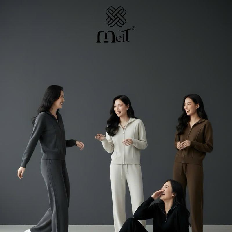 0386 - SET LEN CAO CẤP MEIT - QUIET ELEGANCE Dệt từ sợi Veluna Knit mềm như nhung mát tay ôm vừa dáng mà vẫn rủ tự nhiên. Vải dày vừa đủ co giãn tốt giữ ấm nhưng vẫn thoáng khí – giúp người mặc thoải mái suốt cả ngày