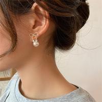 Gambar EAR PARTNER-S925 Jarum perak Sepasang anting-anting mutiara model pita logam dua arah untuk wanita, memancarkan gaya yang canggih, unik, modis, dan serbaguna. - Perak dari EAR PARTNER Kota Administrasi Jakarta Utara 2 Tokopedia