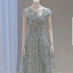 GAUN BROKAT MEWAH DAN CANTIK