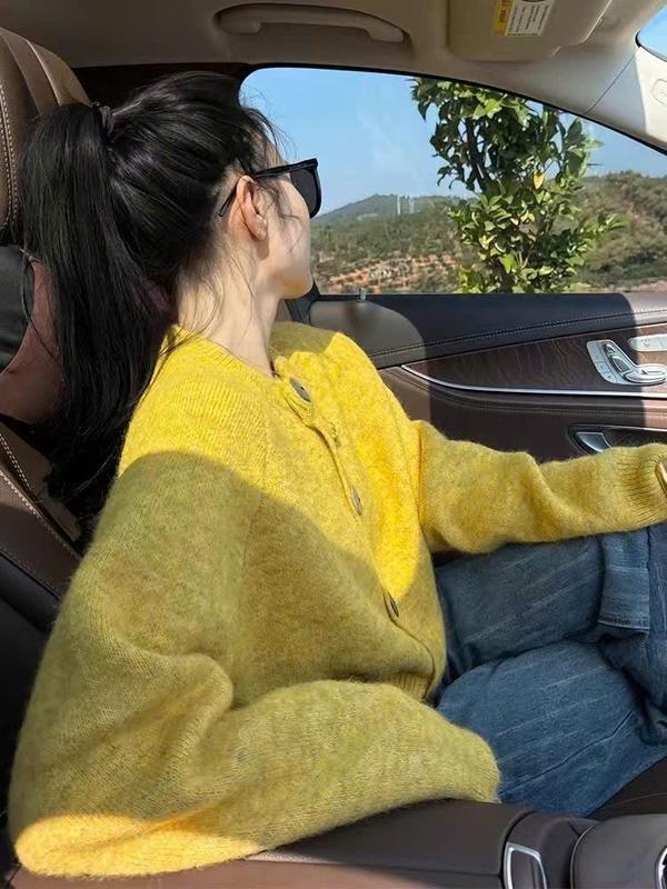 Áo khoác cardigan len lông mịn phối cúc gỗ cổ tròn mẫu mới thu đông 2025 cho nữ hàng QCCC-TD153