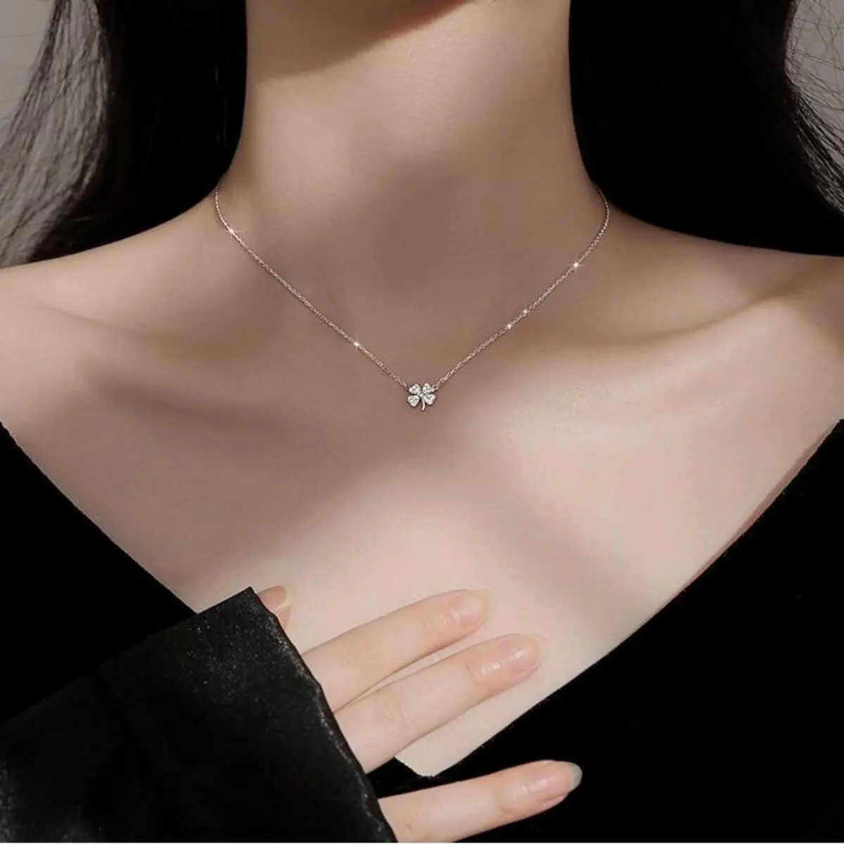 Jesse - Necklace Kalung Wanita Silver Rantai Titanium Steel Simple Aesthetic Aksen Liontin Flower four-leaf clover Diamond Berlian Perhiasan Aksesoris Fashion Wanita Korean Style [G3-1]