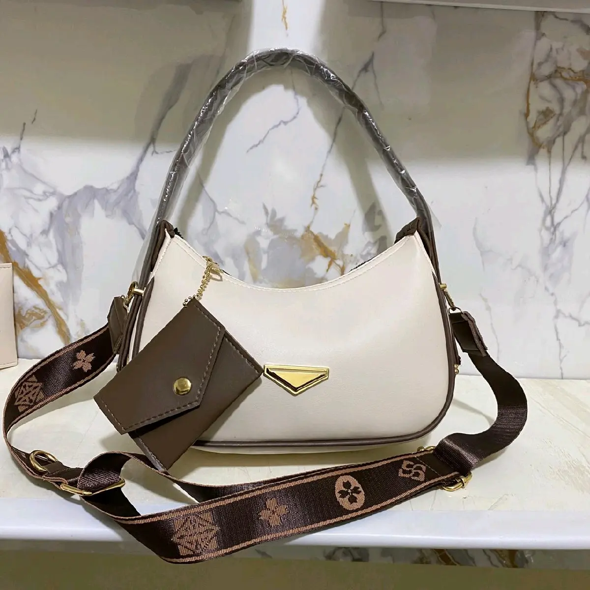 tas salempang wanita model satu ruang pakek tali pisban