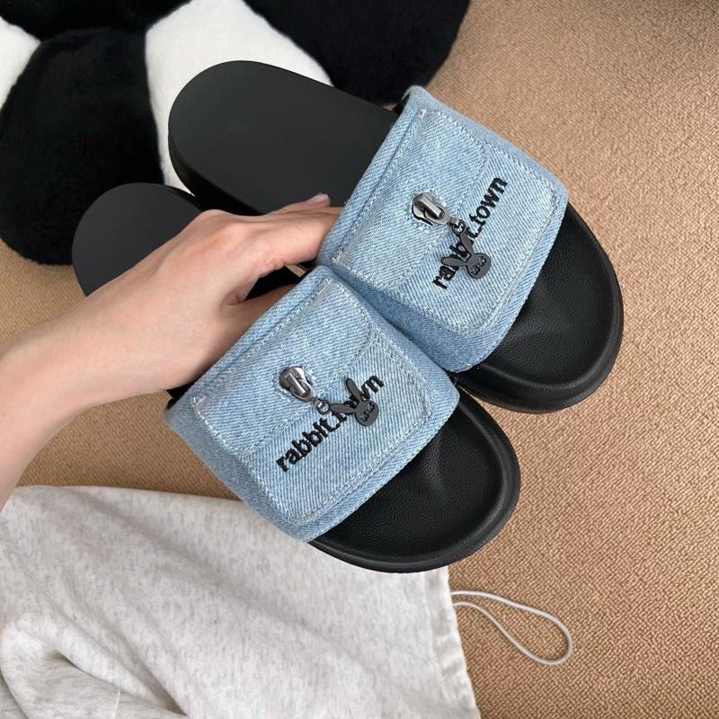  Dép Rabbittown túi mini móc khoá Ver2 quai ngang vải denim jeans chữ thêu Đế bằng Slipper Đế 4cm Cao su chống trơn 