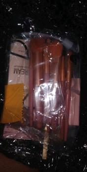 Product Review of 18pcs Makeup Set Liquid Foundation+Loose Powder+Eyeshadow Palette+Powder Blusher+Mascara+Eyeliner+Eyebrow pencil+Lipstick+Eyelash curler+ Makeup Sponge Oil Control Waterproof Face Makeup Sets fresh makeup from S**y 1