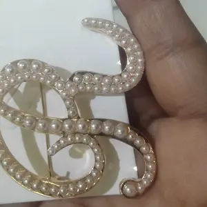 Bros Huruf Inisial Mutiara Premium 80 Butir Mutiara