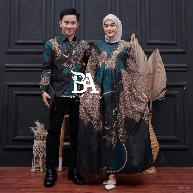 Baju Batik Couple Modern - Sarimbit Batik Kondangan Kekinian - Couple Gamis Batik dan Kemeja Polyester Dewasa Katun Motif Muslim Panjang Pasangan Dress Keluarga Seragam Kombinasi 2