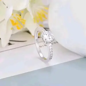 CINCIN TITANIUM SILVER PERHIASAN WANITA ELEGAN TAHAN TARAT DAN TAHAN LAMA  Permata Hadiah Rings
