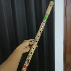 Suling Bas Suling Dangdut Bambu Tua Berkualitas dengan Hiasan Warna-warni di Pinggiran