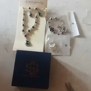 BUY 1 GET 1 - Set Aksesoris Wanita Emerald Green Jewelry Set - Anting, Kalung, Cincin & Gelang AAKB0064