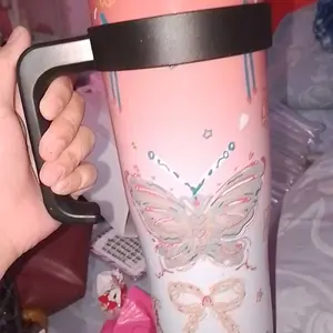 Gradien pink Botol stainless steel 40 ons dengan tutup, desain lapisan ganda Butterfly Bow Star Floral pattern, cocok untuk bir, dapat digunakan untuk minuman panas dan dingin. Gelas Vacuum