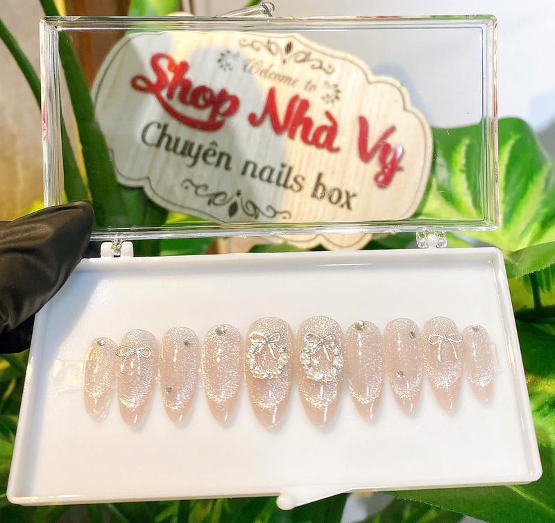 [ New 2025 ] 20  Mẫu Nail Box Thiết Kế 24 Móng Đính Đá Xinh Xắn