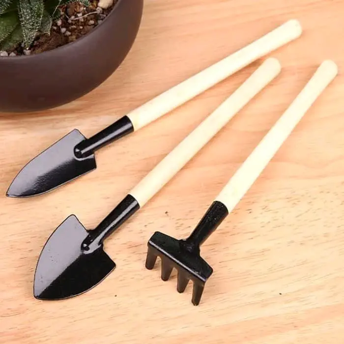 1 SET ALAT MINI 3 IN 1 UNTUK BERKEBUN TERDIRI DARI ( CANGKUL, GARPU,  SEKOP )