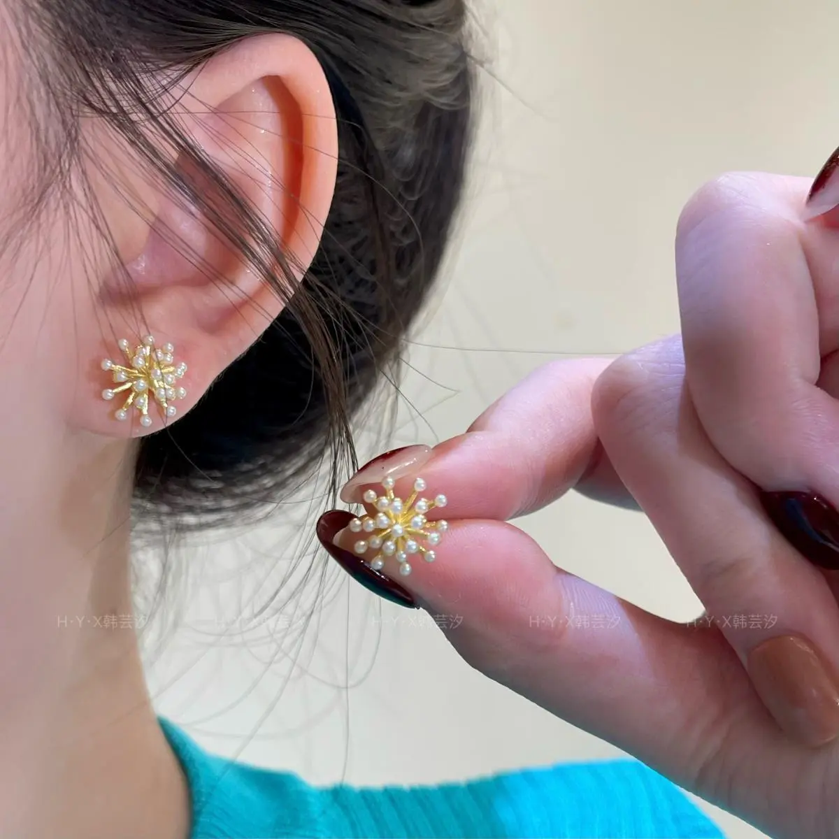 Fire Flower bead stud earrings, niche design, simple and cool style, elegant, suitable for social clothing
