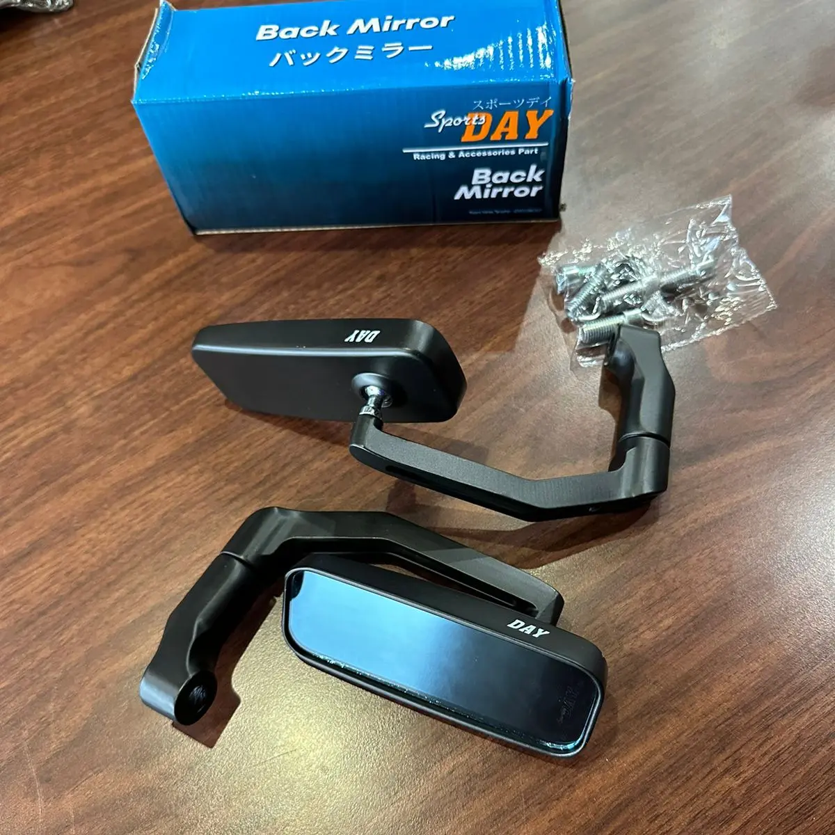 Kotak (Hitam Kaca Biru)