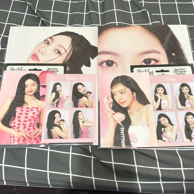 Red Velvet Season’s Greetings 2025 – Irene & Joy