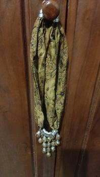 Product Review of Kalung Batik Anggur Rumbai Hadiah Wanita from S** R**i 0
