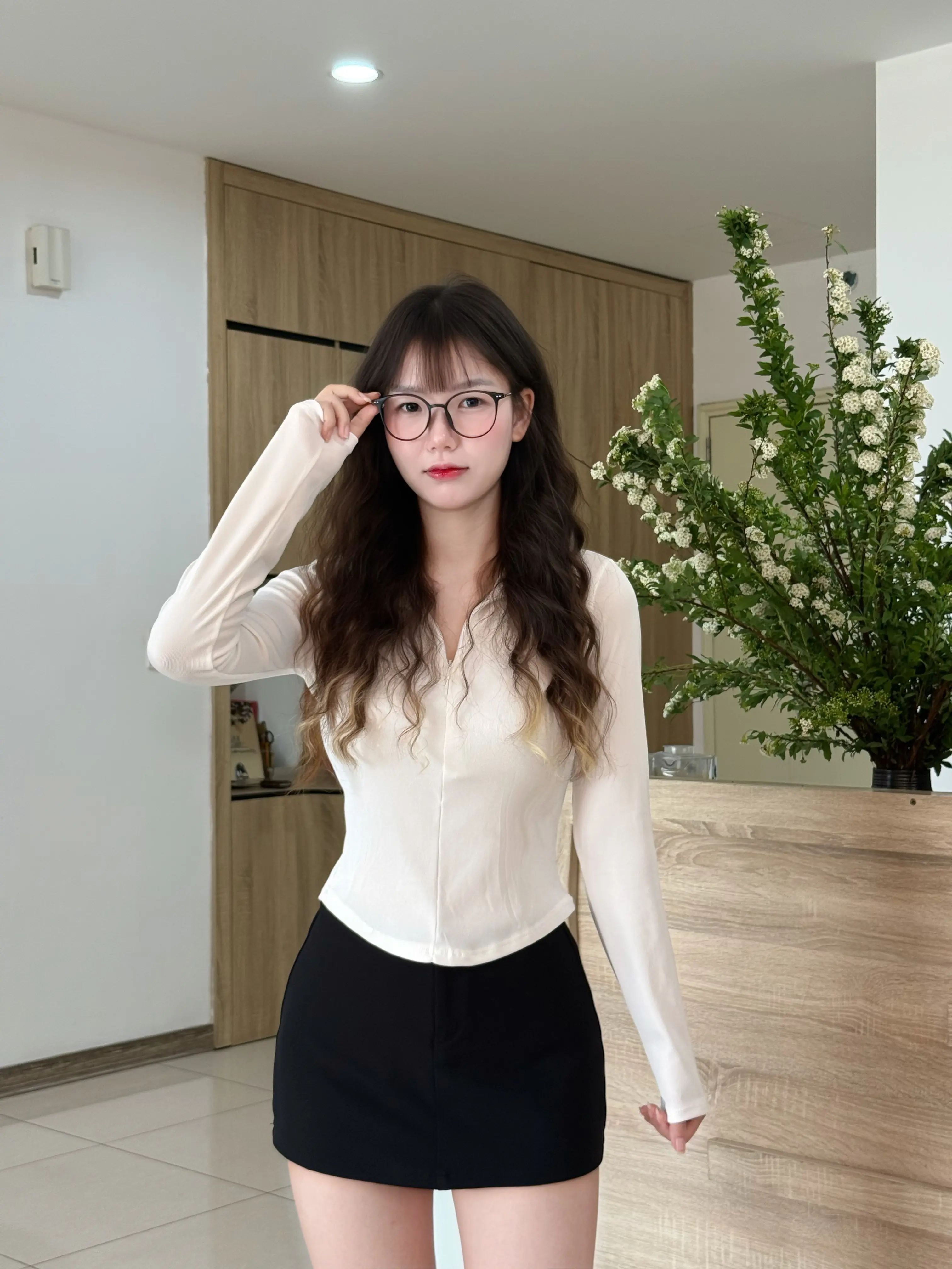 [Ảnh shop chụp] Áo Thun Nữ Cổ Bẻ Dài Tay Phối Khóa Kéo Dáng Ôm Vạt Bầu Chất Thun Tăm Hàn Mịn – BY BOOM STORE VN | BigBuy360 - bigbuy360.vn