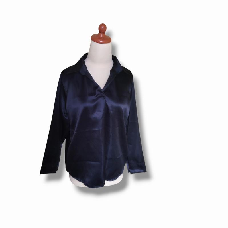 Product Introduction of Satin Blouse V-neck  Top Baju Atasan  Wanita Formal Satin Top Kantor Blouse Kerah  Kemeja  Kerja Wanita Tangan Panjang Mewah Nyaman Kancing 2