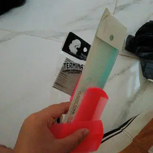 BELI 1 DAPAT 4 SISIR KUTU DAN KETOMBE/SERIT LOGAM GAGANG PANJANG / Sisir Serit Kutu Rambut Logam Gagang Panjang - MI