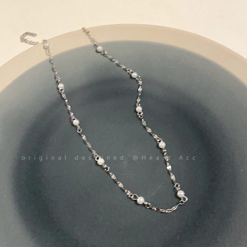 Product Introduction of Titanium Steel Color-free Pearl Clavicle Chain Women's Summer Short Neck Chain Niche Design Accessories Simple Internet Celebrity Necklace 1