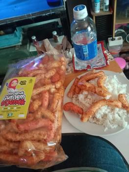Product Review of Paket Gurilem & Kerupuk Mangkok Pedas isi 500 gram Food Snacks from k**n 1
