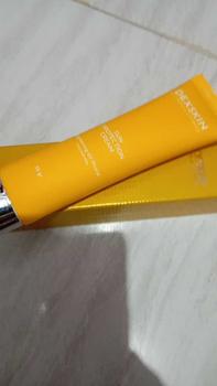 Product Review of DEXSKIN BY DERMA EXPRESS Suncreen protection Cream ( Aesthetic Clinic of the year in Asia Pacific) from m**i 0