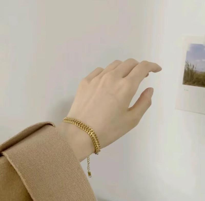Product Introduction of Gelang Tangan Titanium Wanita Elegan Motif Tikar Anti Karat Tidak Luntur Hadiah Bracelets Aksesoris 11