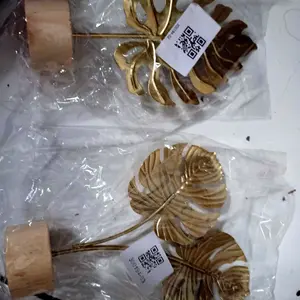 Ornamen Ginko biloba besi gaya Skandinavia rumah kreatif pintu masuk ruang tamu pintu masuk lemari anggur dekorasi lemari anggur kerajinan logam mewah ringanstyle iron ginkgo biloba ornaments creative Pajangan Rumah