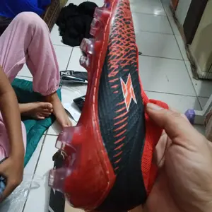 Sole jahitan Sepatu bola & futsal dijamin kuat awet dan tahan lama