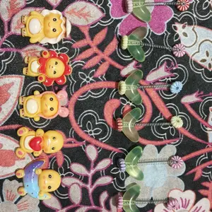 【Ready 】6Pcs Mobil Mainan Bercahaya Tempelan Motor Nailong Gaya Baru Lucu Nailong Lampu Malam Mini Figure Dekorasi Pajangan Dasbor Mobil Meja Populer Mobil Car Kirim Lem liontin Hadiah Miniatur