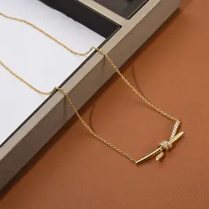 Kalung Titanium Premium Paku Ulir Berlian dengan Liontin Elegan untuk Wanita