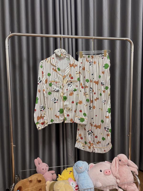 BỘ PIJAMA HONEYBEE ÁO TAY DÀI QUẦN DÀI CÚN NÂU ĐỐM LỤA LATIN KÈM CỘT TÓC 1