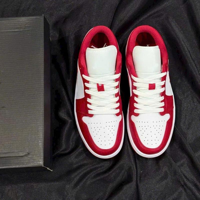 Giày Thể Thao Sneaker Nam Nữ J.D.1 Màu Đỏ Trắng > Phong Cách Đường Phố Cùng Đôi Sneaker Thời Thượng