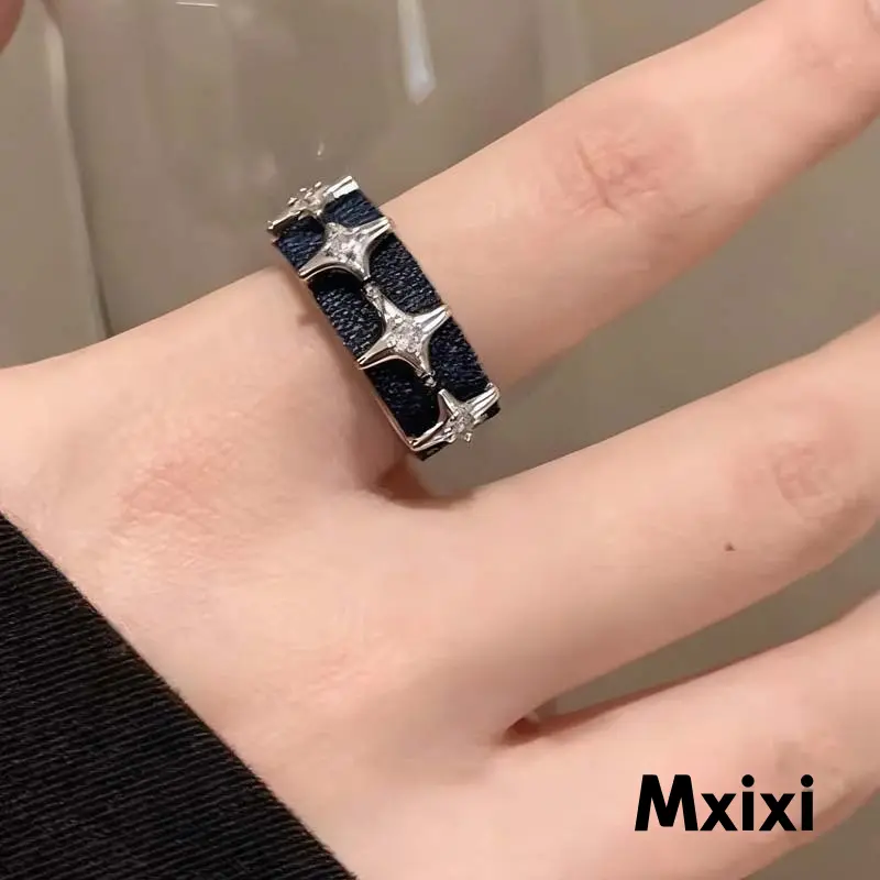 [Mxixi] Cincin Terbuka Denim Biru Tua dengan Tiga Bintang Empat Sisi Berlian Kecil Desain Modern Minimalis yang Unik Dapat Disesuaikan X468