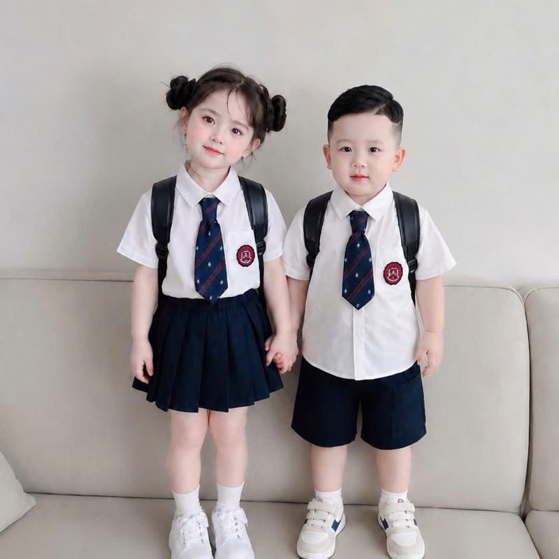 Sét bộ áo sơ mi thêu tag TẶNG CÀ VẠT kèm chân váy dập li cho bé gái, bé trai 10-35kg SÓC KIDS20, đồng phục học sinh